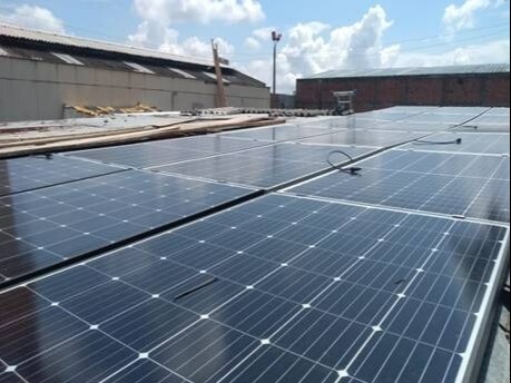 Sistema Solar HIBRIDO Capacidad 9,7 KW/día