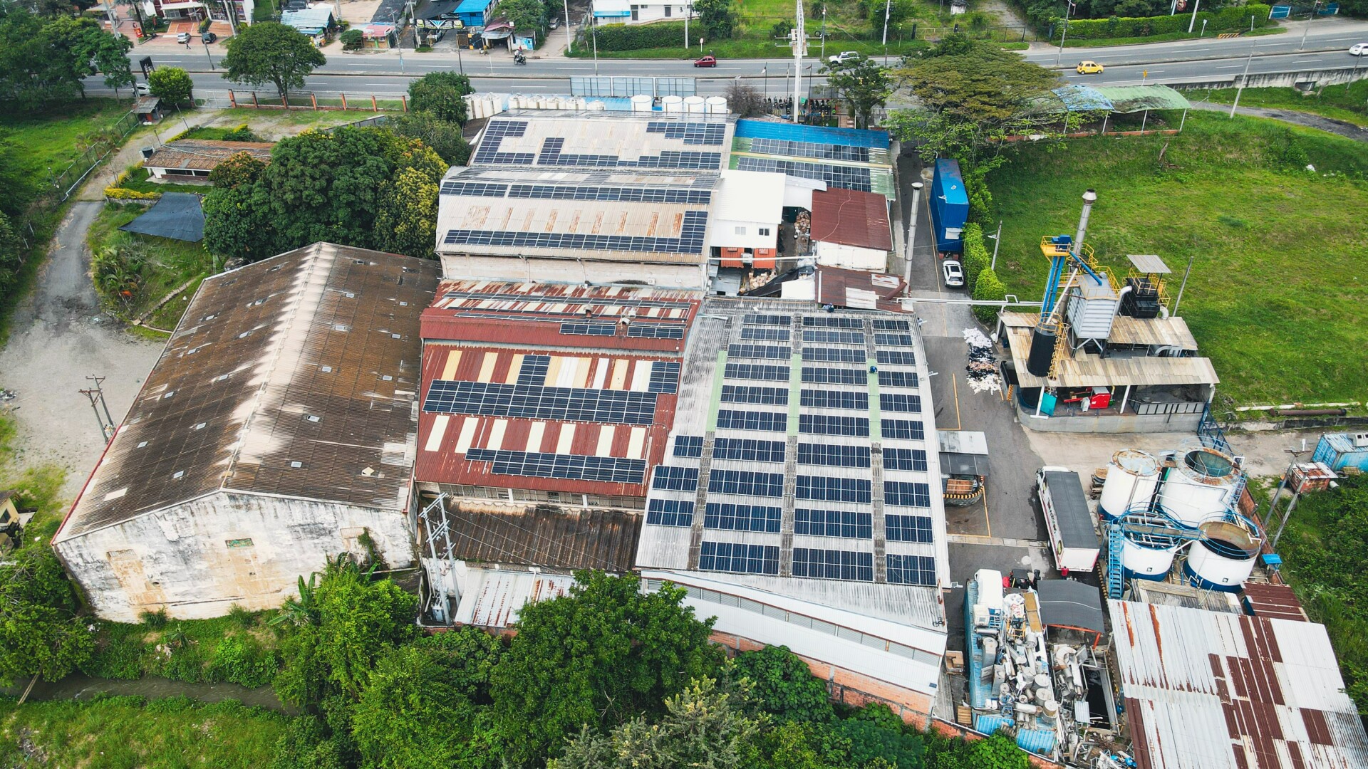 Proyecto fotovoltaico en Tomaticos: energía solar para la industria textil